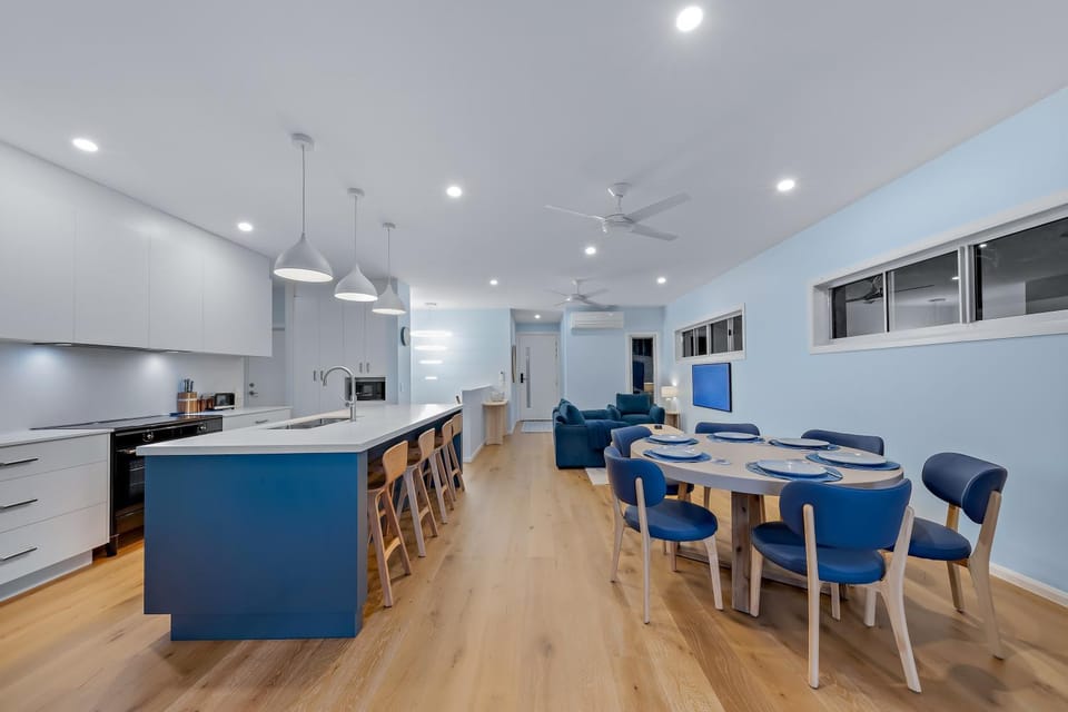 Dining area, kitchen
