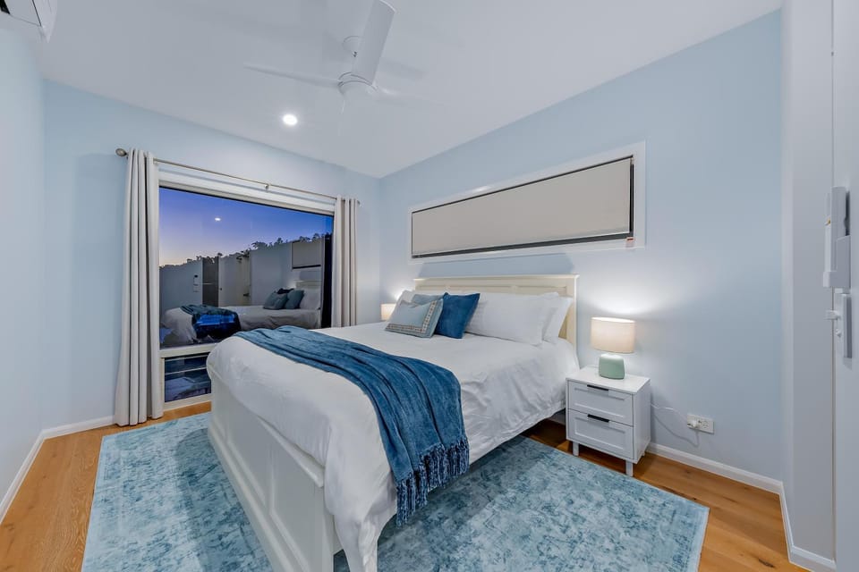 Bed, Bedroom, Sunrise, air conditioner, air conditioner