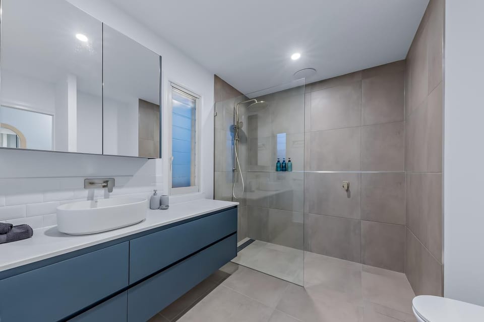 Shower, Toilet, Bathroom, hair dryier, towels, towels
