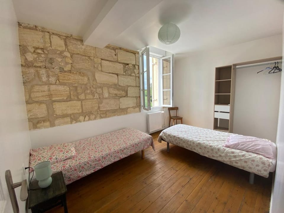 Belle maison en pierre entre St Emilion et Bordeaux House in Nouvelle-Aquitaine