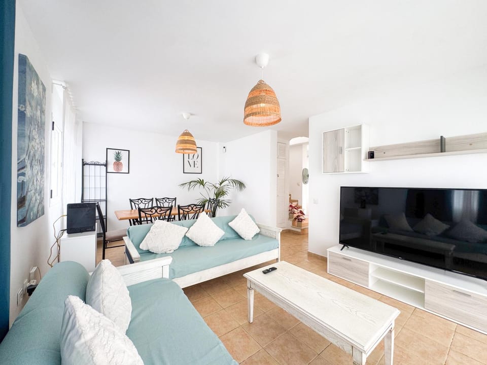 Communal lounge/ TV room, Living room, Seating area