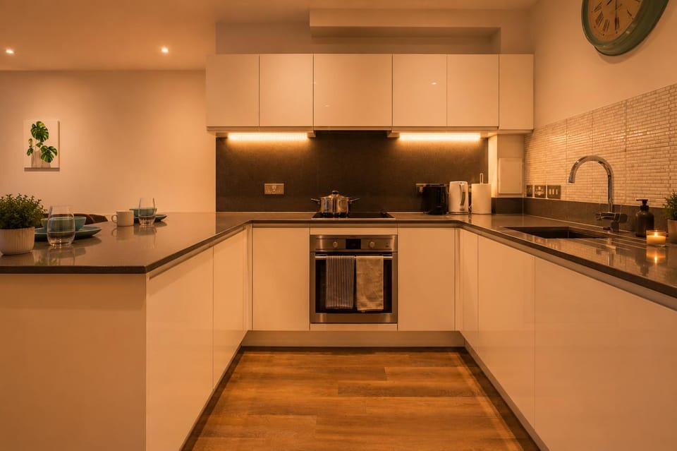 Modern 1-Bed Flat with sofa-bed sleeps 4 in London Bridge Apartment in London Borough of Southwark