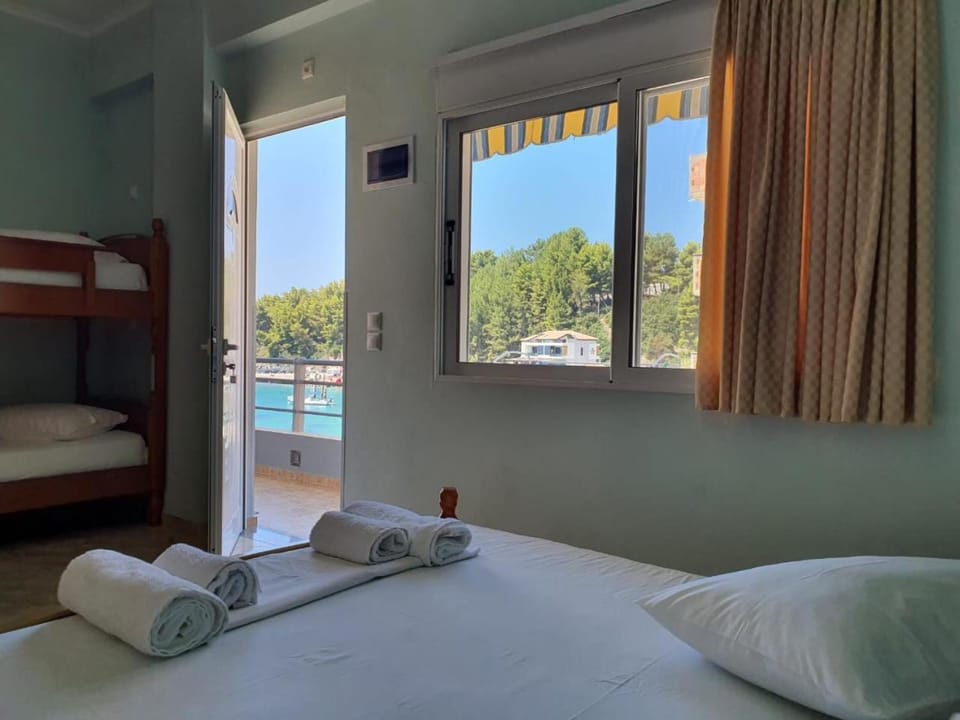 Bed, Photo of the whole room, towels