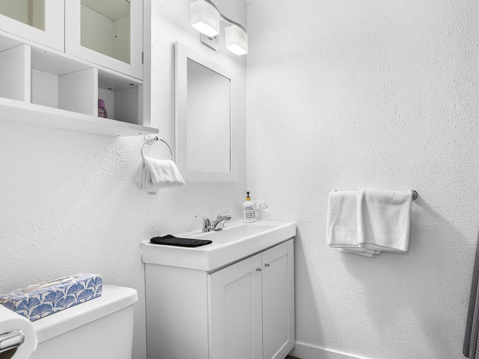 Bathroom, towels