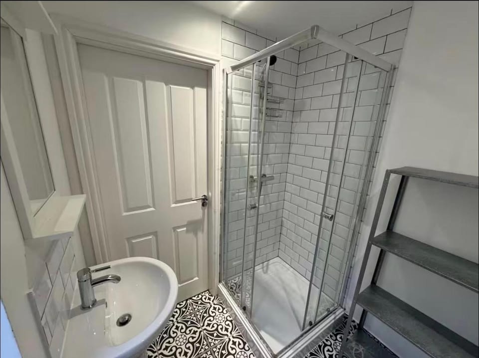 Near Leeds Arena Home with 2 Bed Sleeps 4 Apartment in Leeds