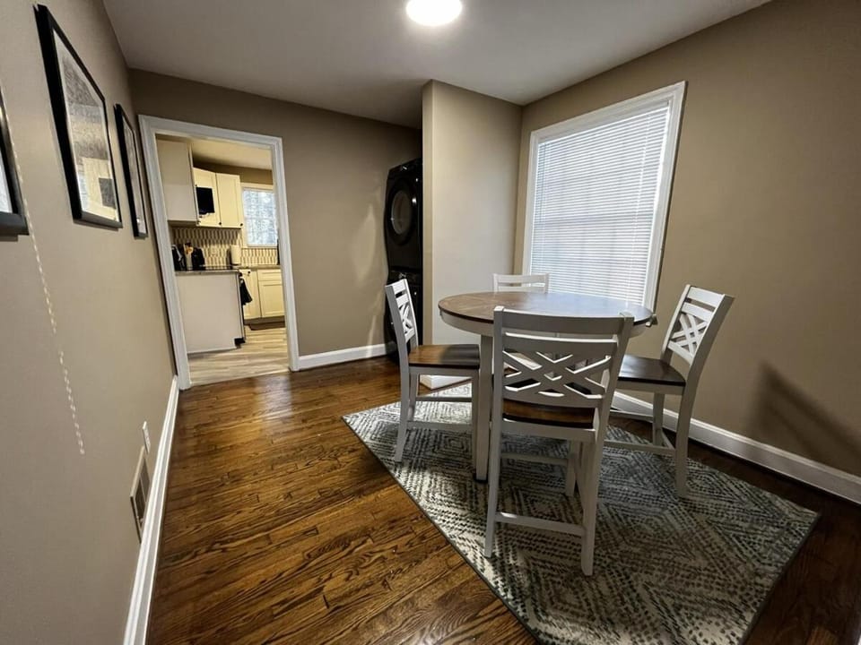 Camel City Oasis * * Sleeps 8 * * Near Old Salem House in Winston-Salem
