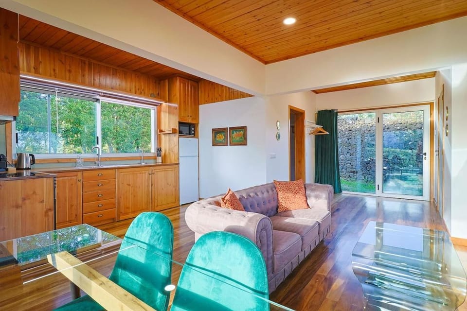 View (from property/room), Living room, Dining area, kitchen
