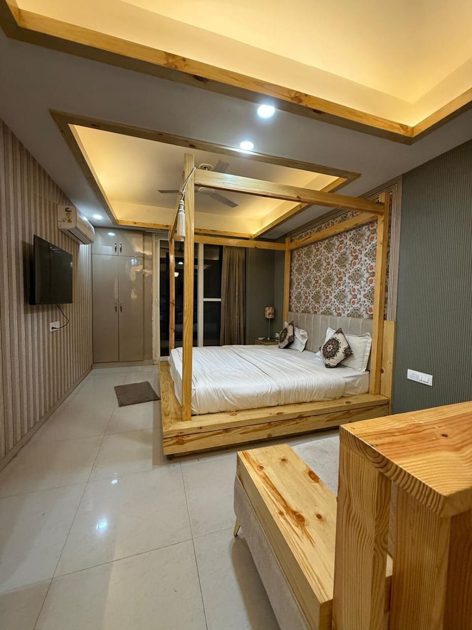 TV and multimedia, Photo of the whole room, wardrobe