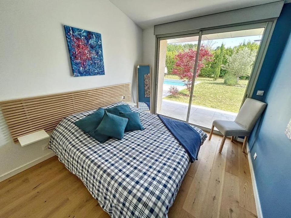 Maison Architecte de 250m2 tout confort avec piscine, climatisation aux portes de Bordeaux Villa in Bordeaux