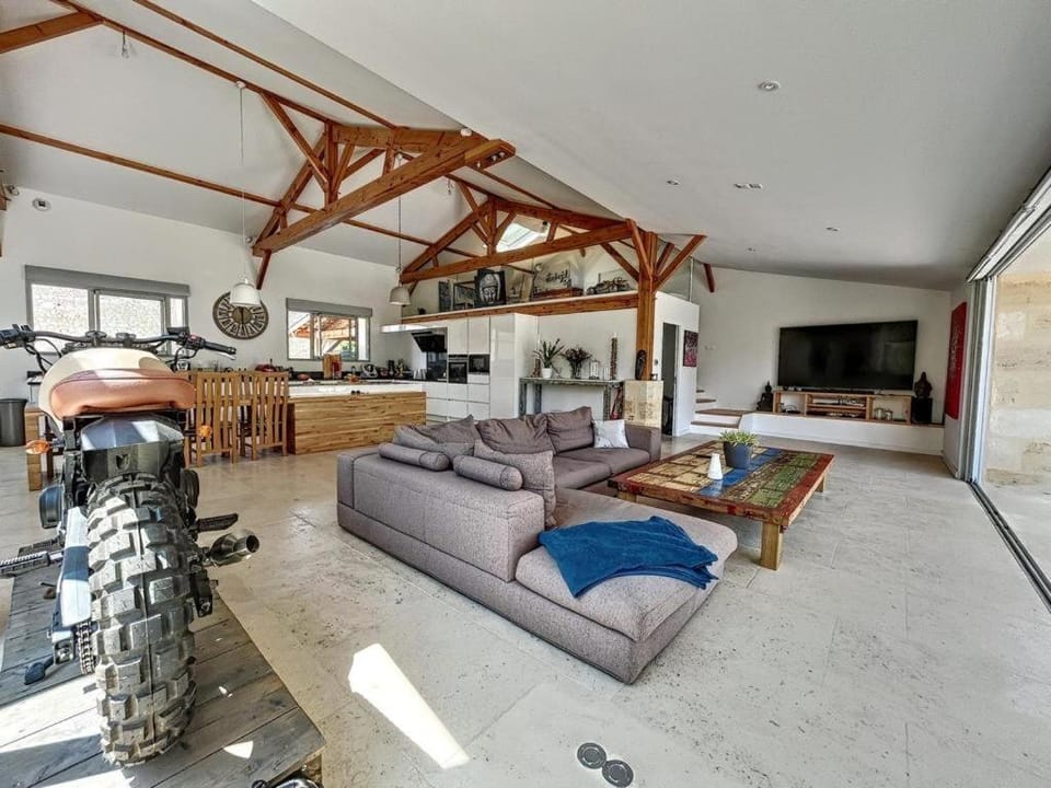 Maison Architecte de 250m2 tout confort avec piscine, climatisation aux portes de Bordeaux Villa in Bordeaux