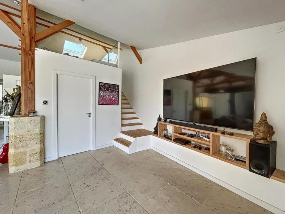 Maison Architecte de 250m2 tout confort avec piscine, climatisation aux portes de Bordeaux Villa in Bordeaux