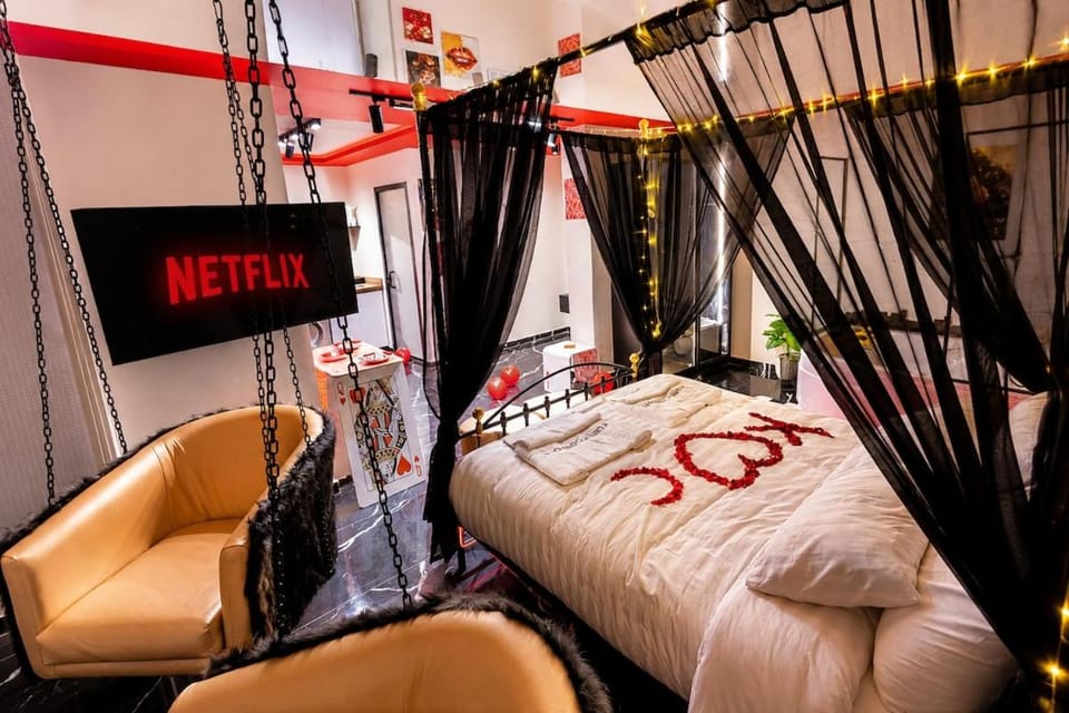 Romantic Nile Jacuzzi studio 1BD Al Zamalek self check-in modern couples Apartment in Cairo