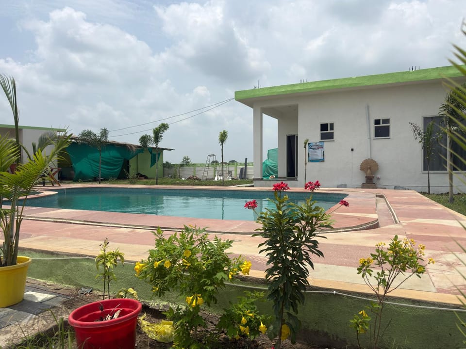 Swimming pool, Swimming pool