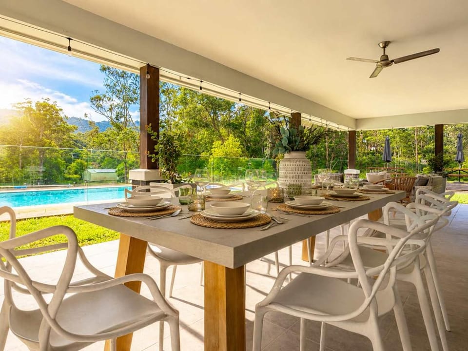 Spacious 6BR Mansion with Pool Sauna BBQ House in Nerang