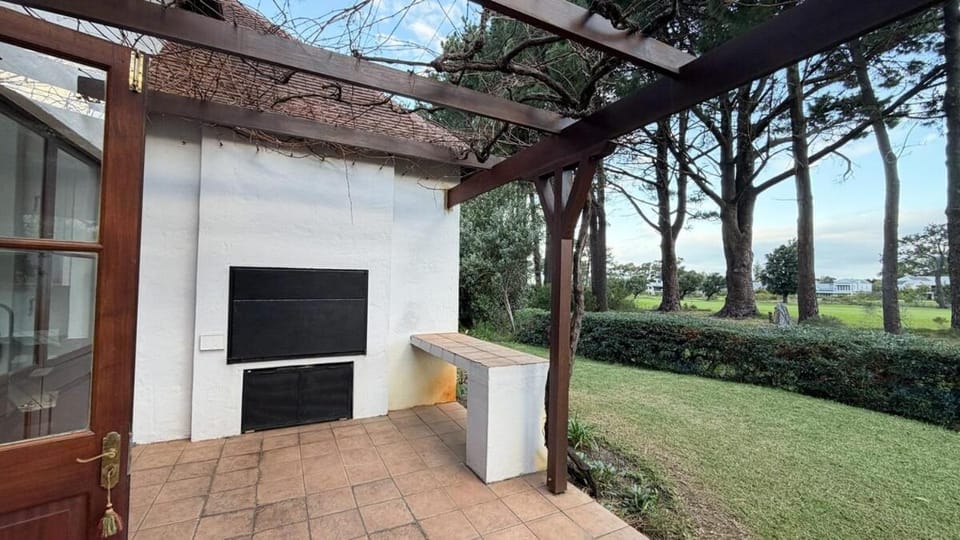 Pines & Fairways Cottage Apartment in Hermanus