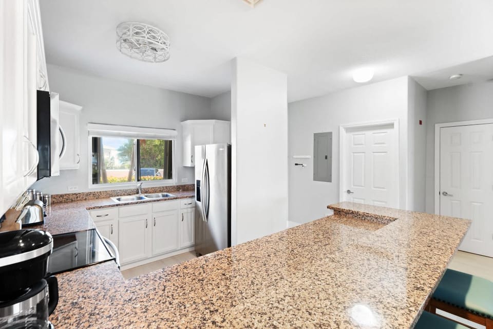 Kitchen or kitchenette, oven, stove