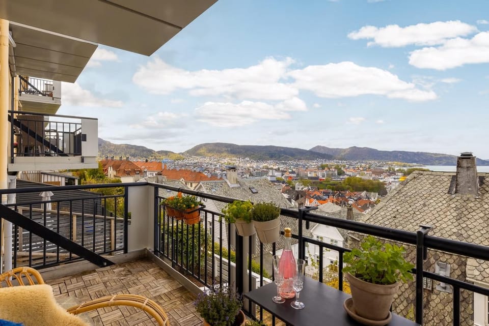Balcony/Terrace, City view, Mountain view, Sea view