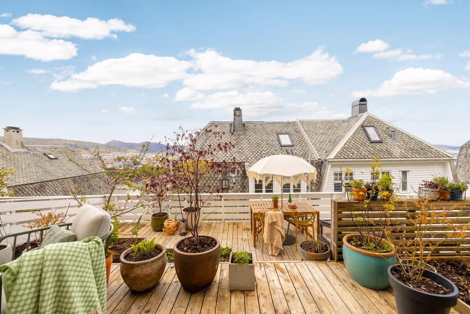 Patio, Balcony/Terrace, City view, Mountain view