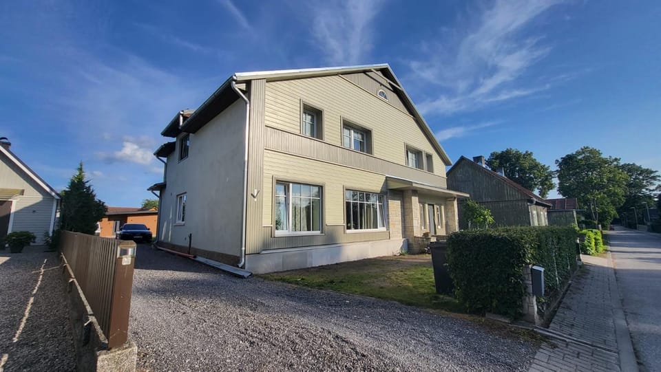 Property building, Facade/entrance, Day, Street view