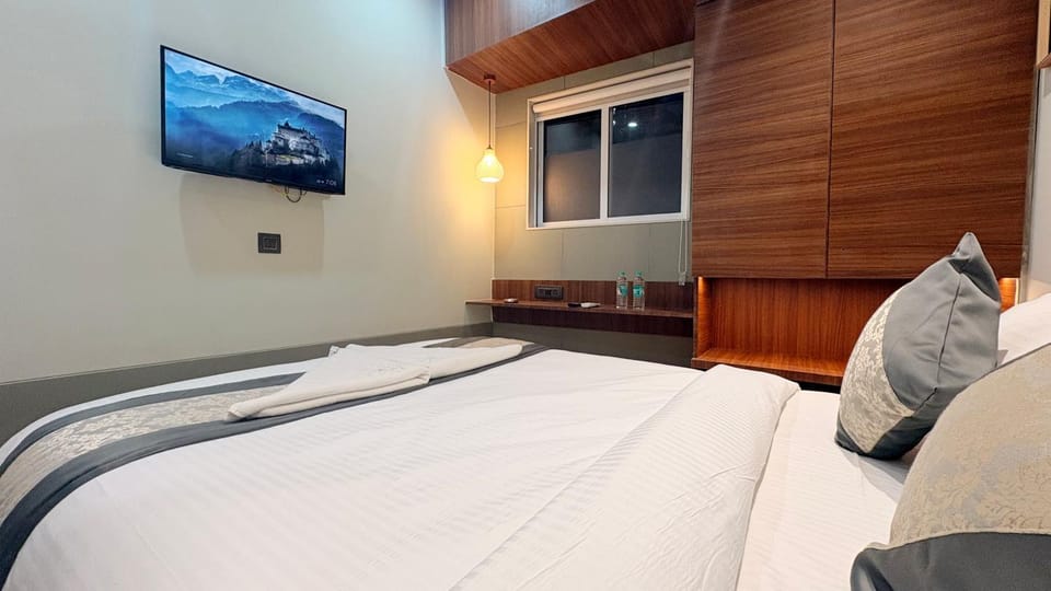 Bed, TV and multimedia