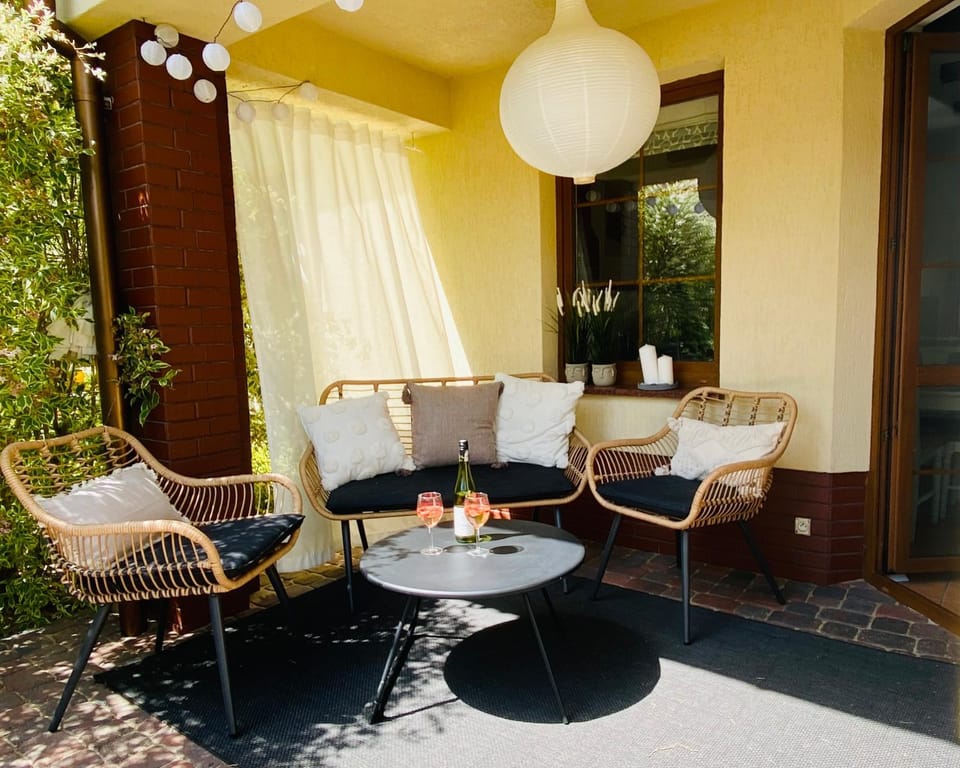 Patio, Day, Balcony/Terrace, Seating area, Dining area