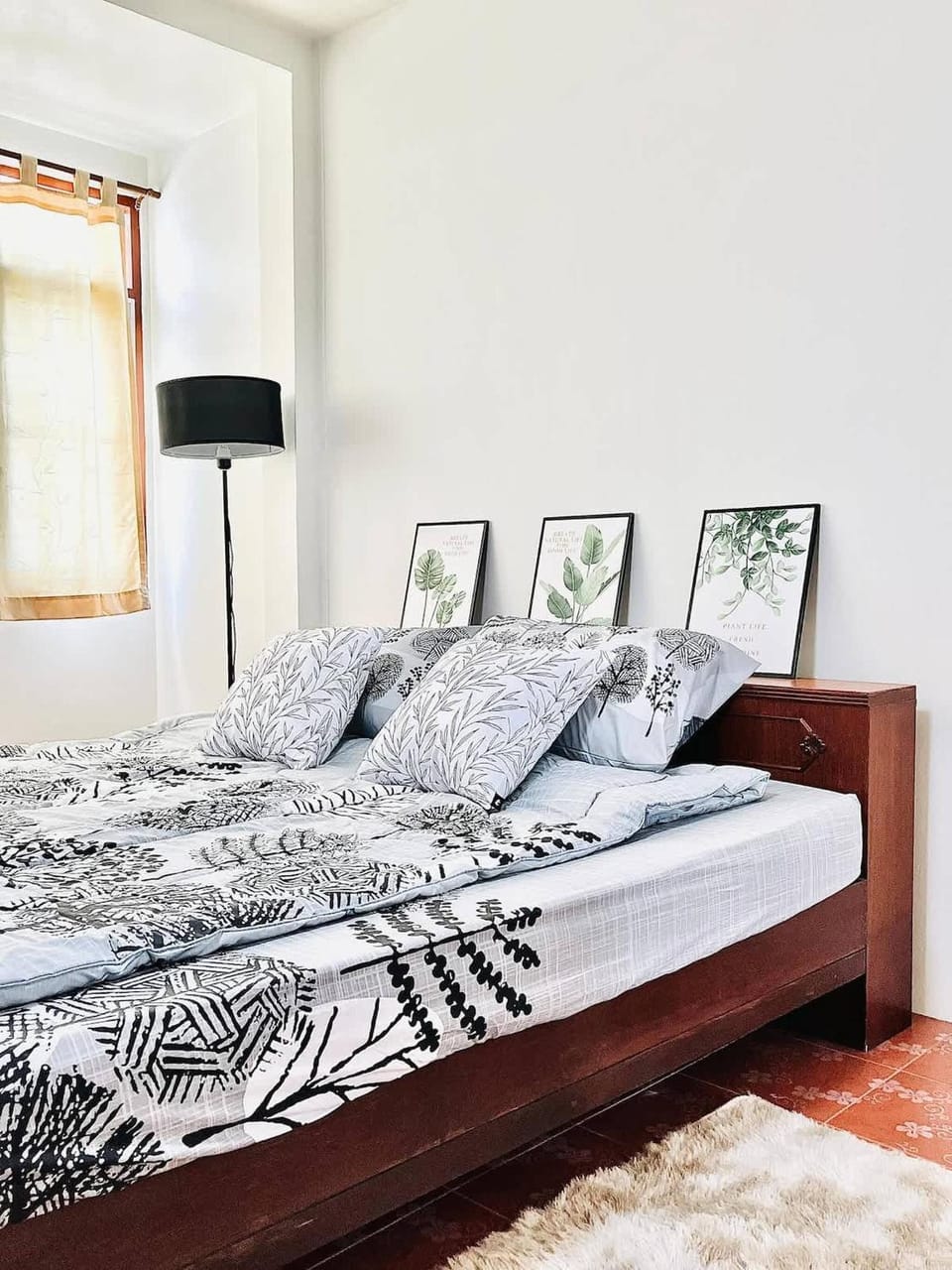Bed, Decorative detail, Bedroom