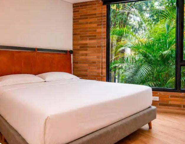 Amplio apartamento para 16 personas, 4 habitaciones, 4 baños con jacuzzi Apartment in Envigado