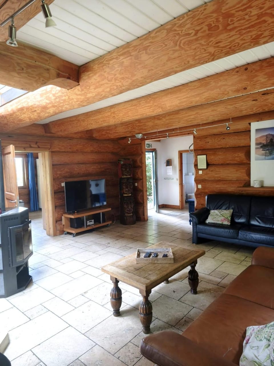 Communal lounge/ TV room, TV and multimedia, Living room, Seating area, Evening entertainment
