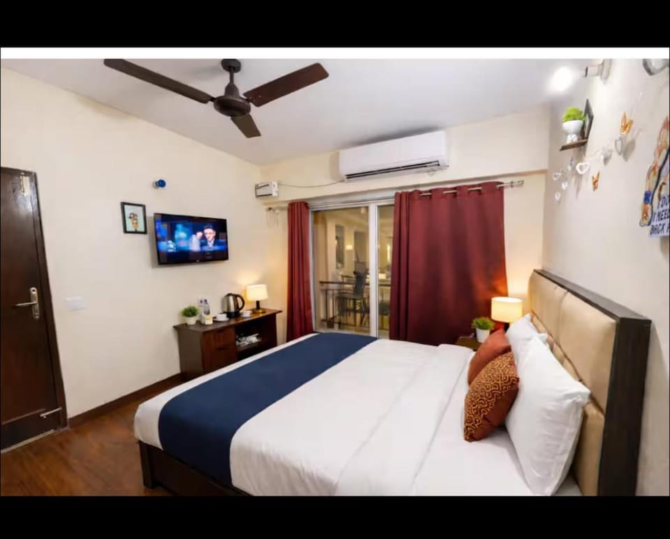 Couple friendly room in an apartment with balcony view Apartment in Uttar Pradesh
