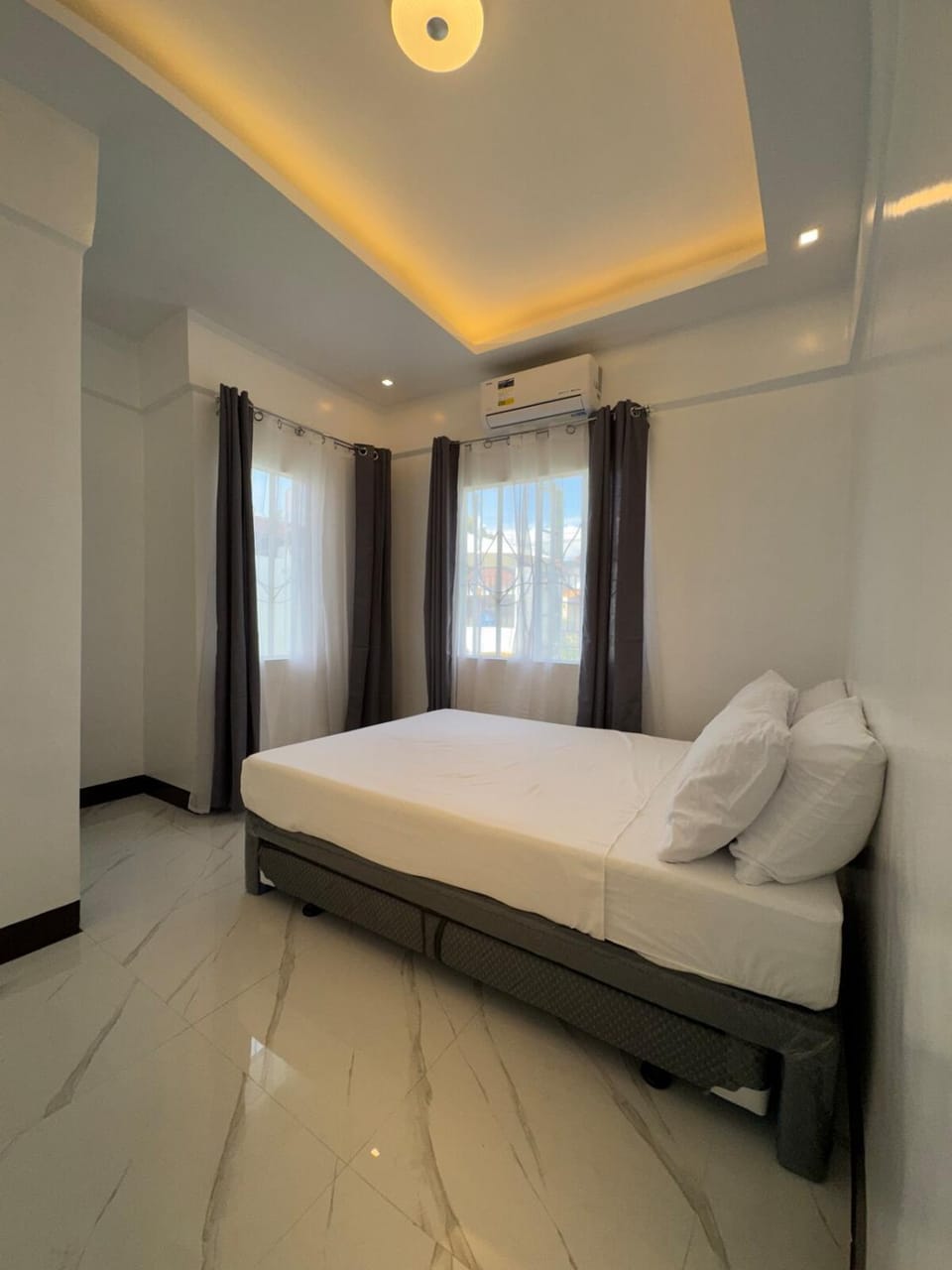 Bed, Photo of the whole room, Bedroom, air conditioner