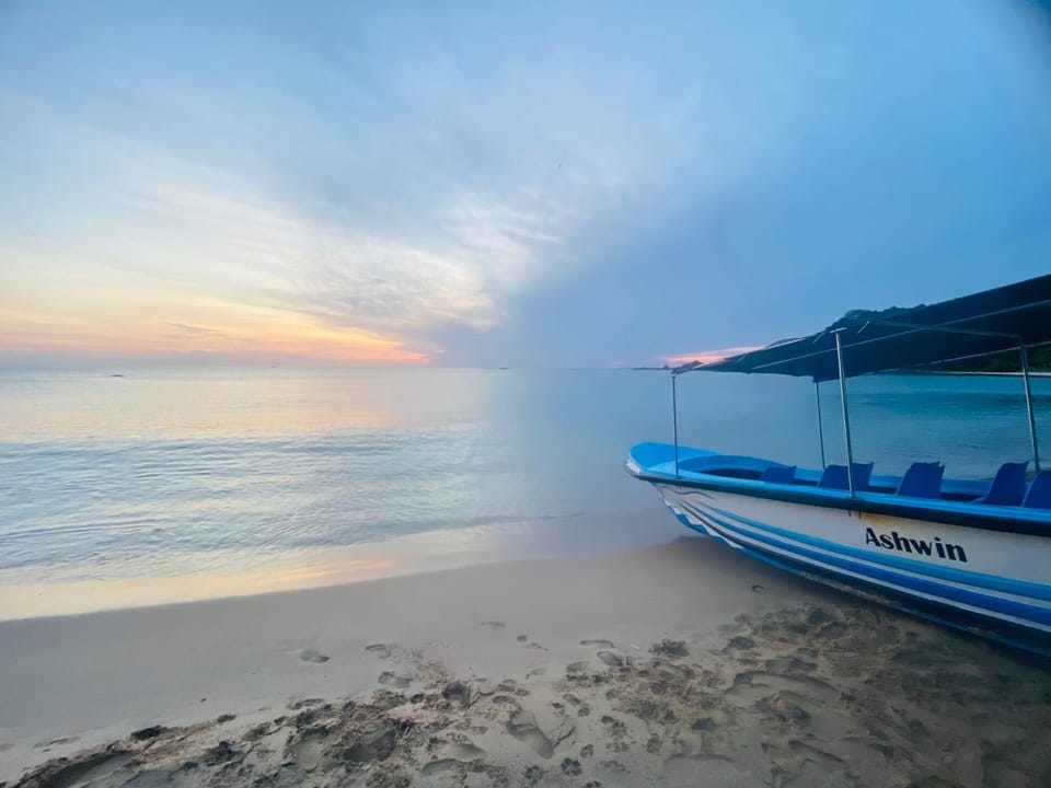 NRT Beach Hotel Bed and Breakfast in Sri Lanka