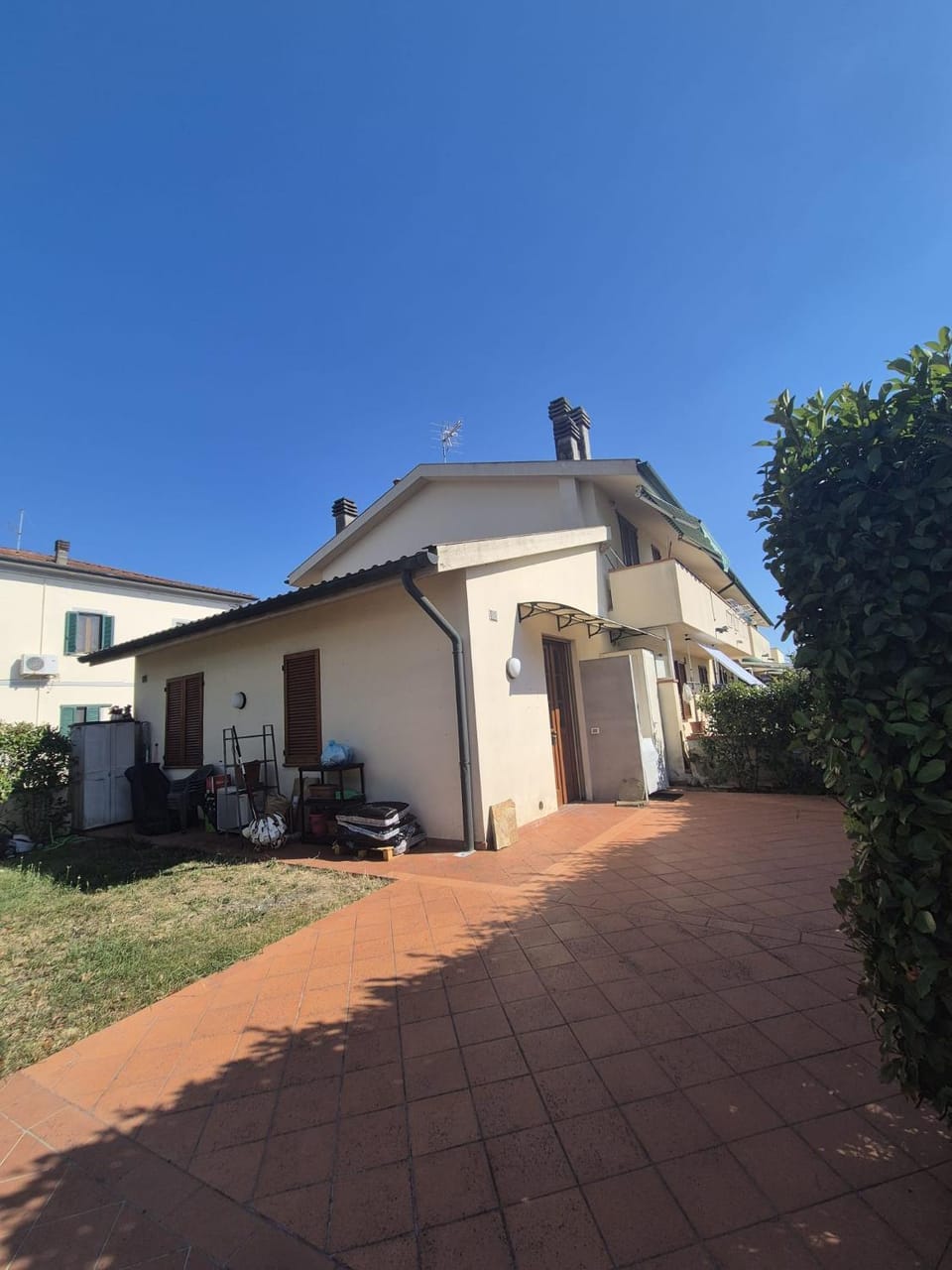 Property building, Facade/entrance, Garden