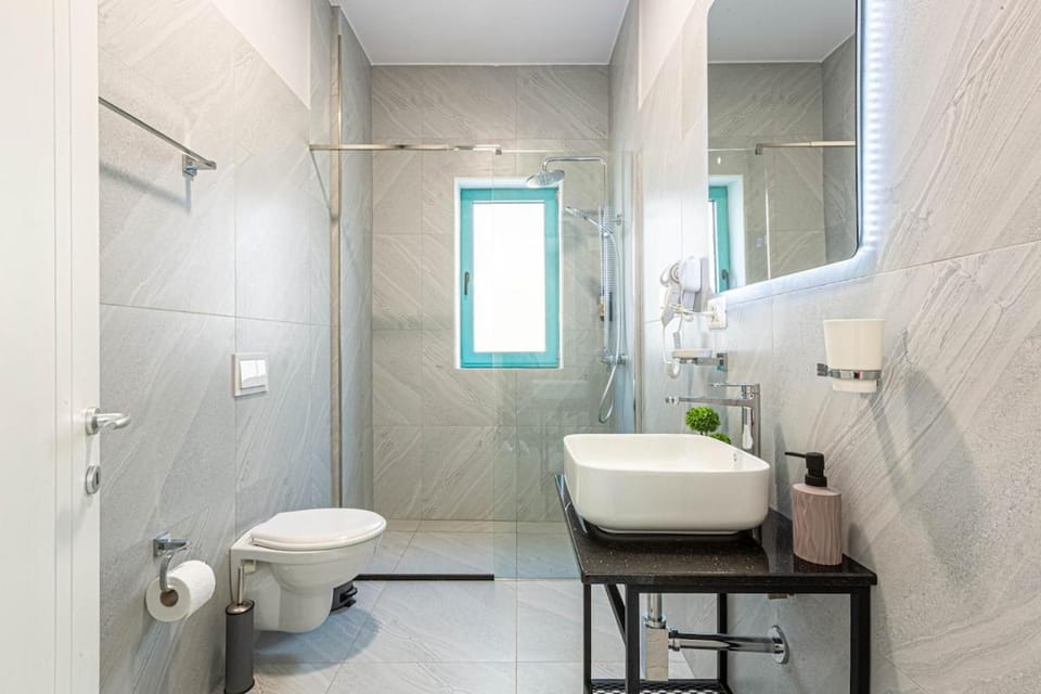 Déjà Blue Triple, Parking and Balcony 103 - Drymades - SANTORINI Residence Apartment in Vlorë County, Albania