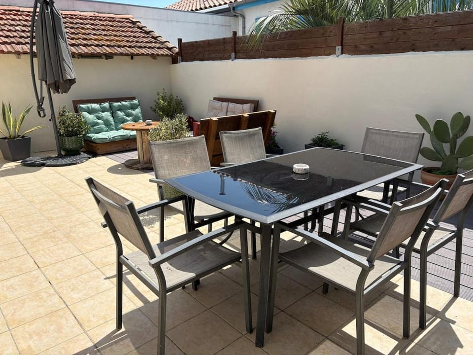 Charmante maison terrasse ensoleillée 3 Chambres House in Narbonne