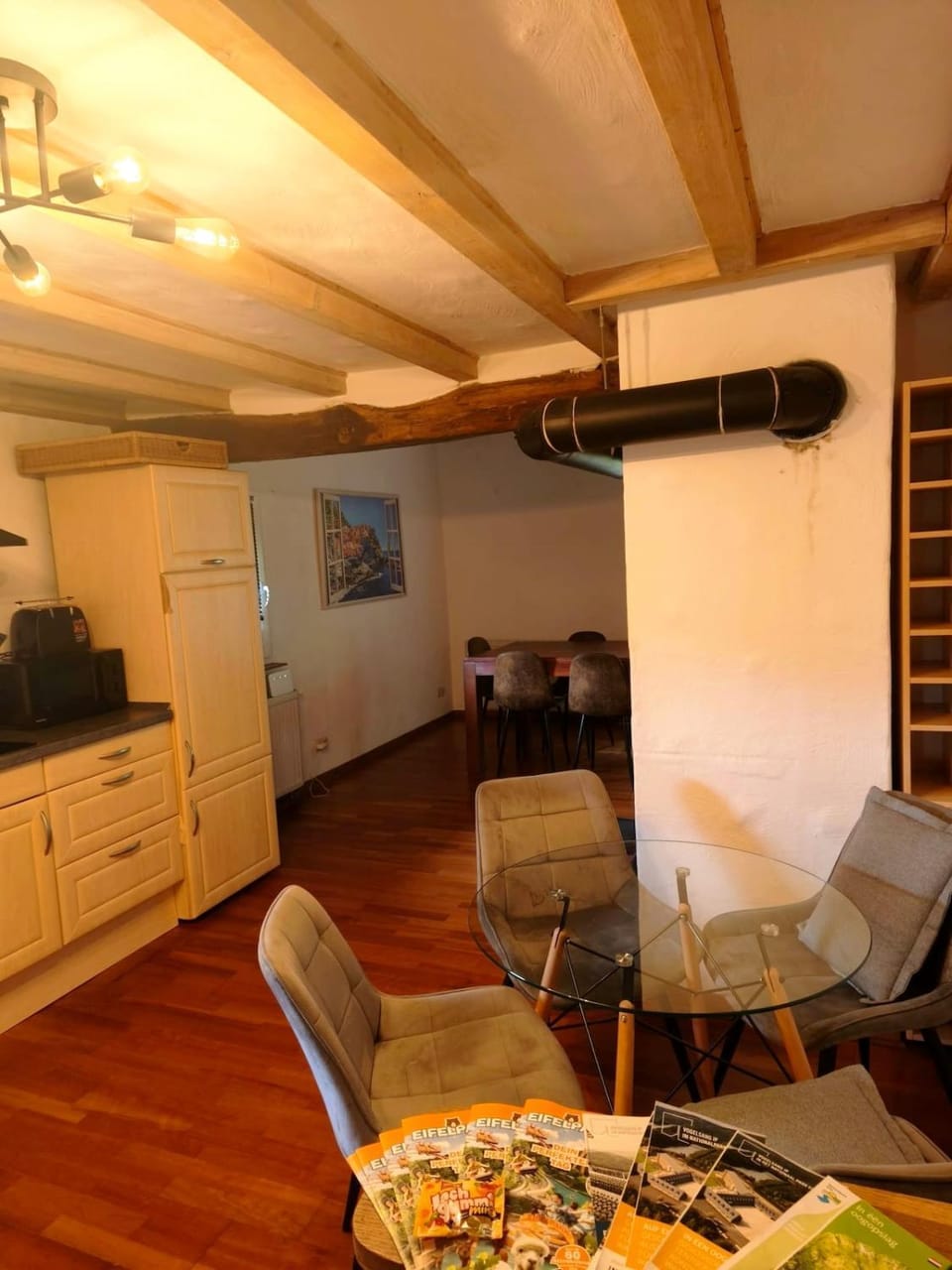 Seating area, kitchen