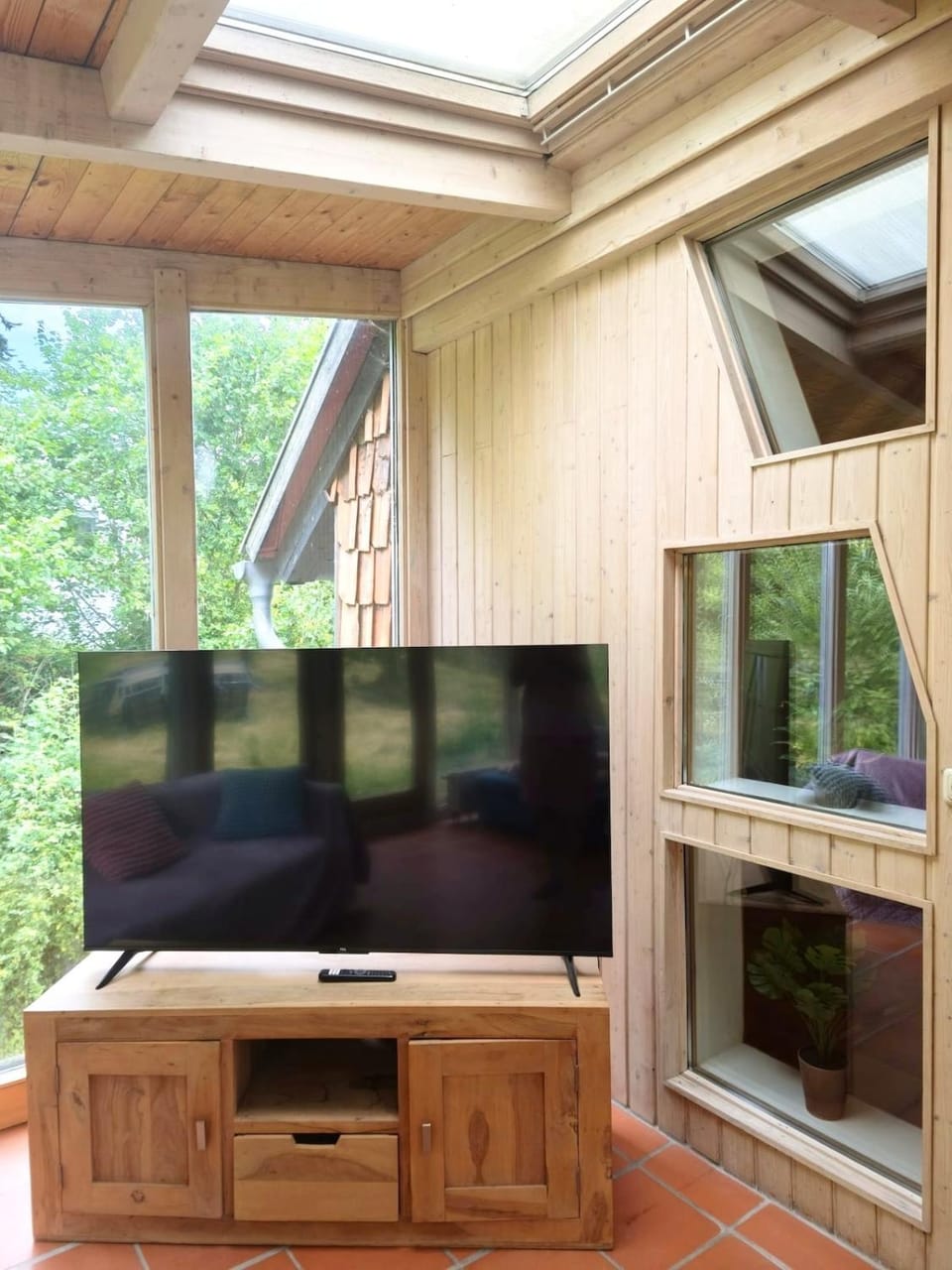 Communal lounge/ TV room, TV and multimedia