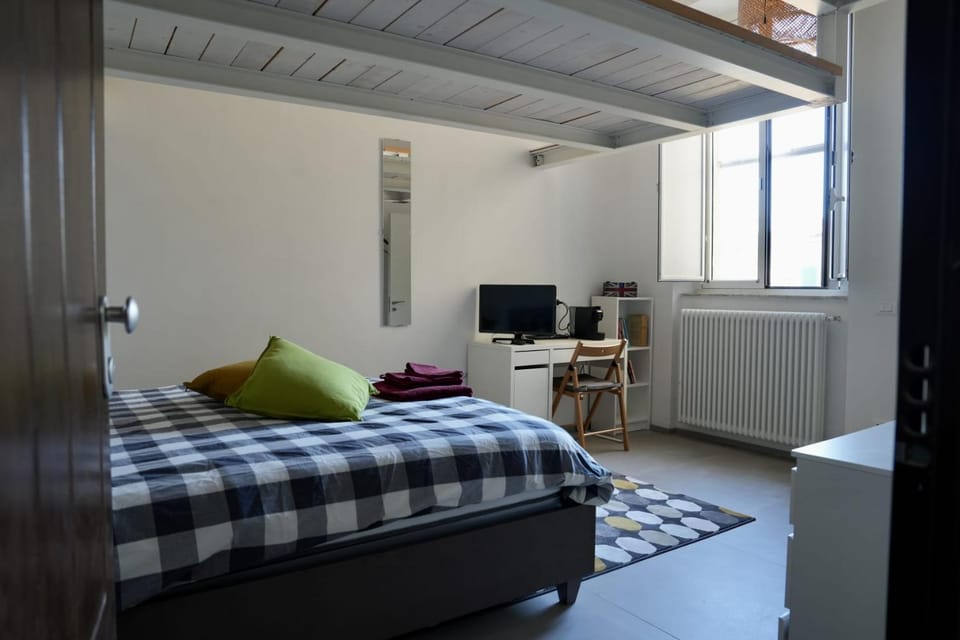 Guglie's Guest House Bed and Breakfast in Livorno