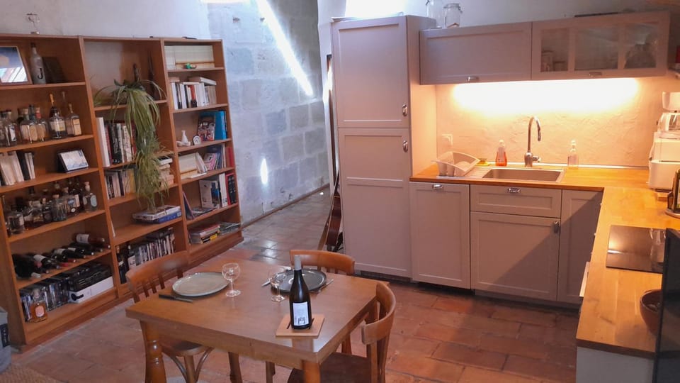 Library, Kitchen or kitchenette, Dining area