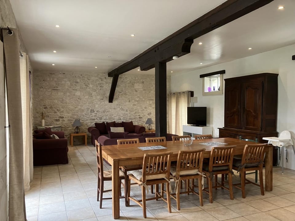 Communal lounge/ TV room, Dining area