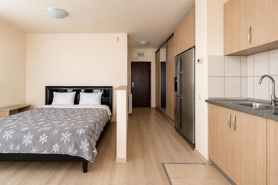 Facade/entrance, Bed, internet