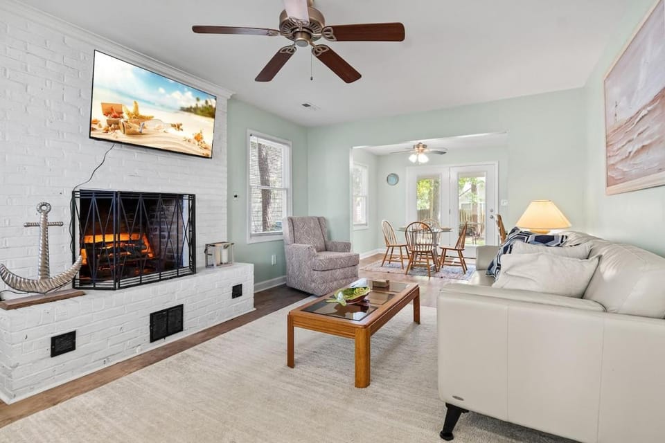 Living room, Seating area, fireplace