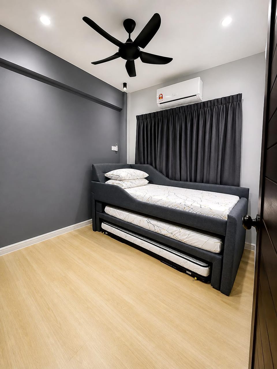 Bed, Bedroom, air conditioner