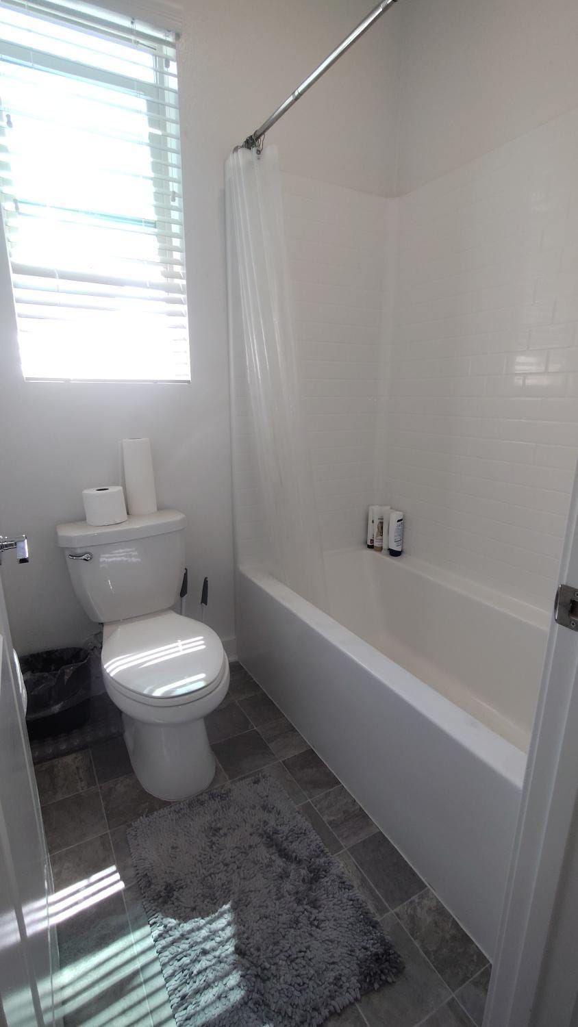 Large Bedroom with Private Bath Free Washer Dryer Internet Vacation rental in Upland