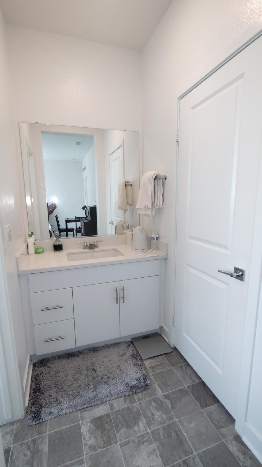 Large Bedroom with Private Bath Free Washer Dryer Internet Vacation rental in Upland