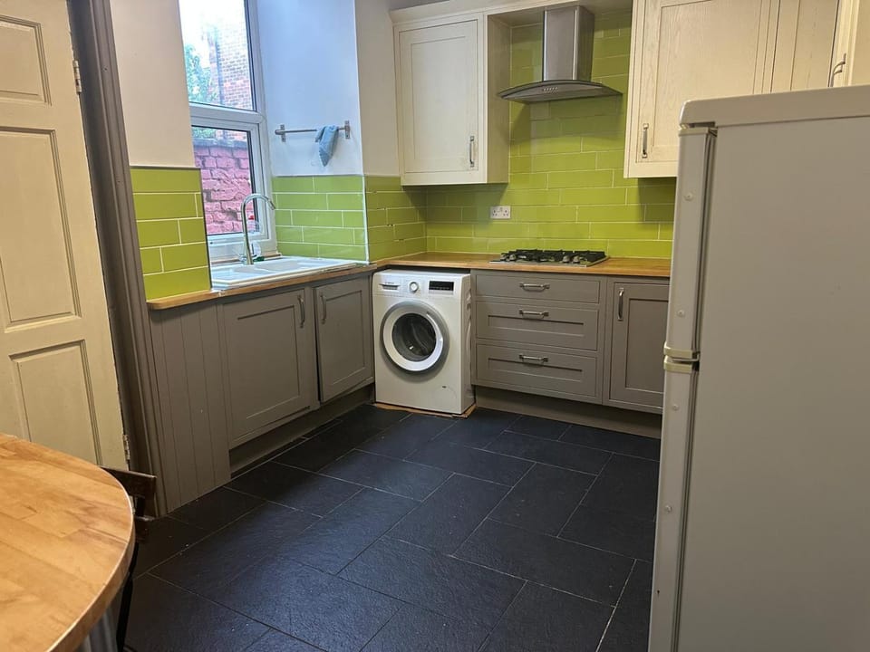 5 bedrooms in the heart of Salford Bed and Breakfast in Salford
