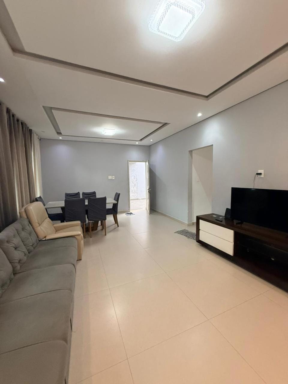 Casa completa, piscina a 50m do mar Até 20 pessoas House in State of São Paulo