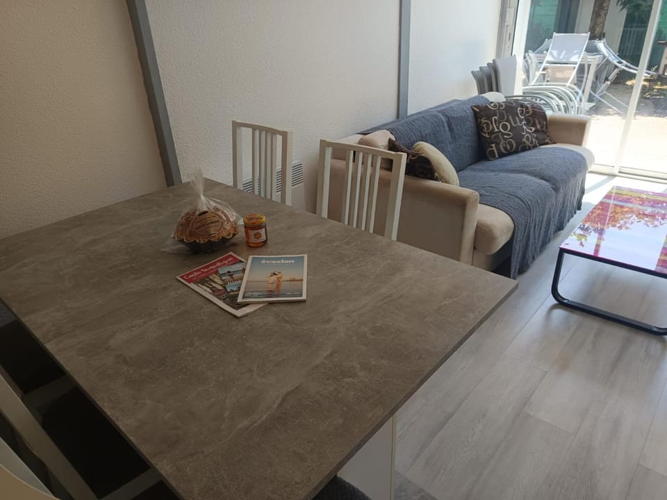 Communal lounge/ TV room, Living room, Seating area, Dining area