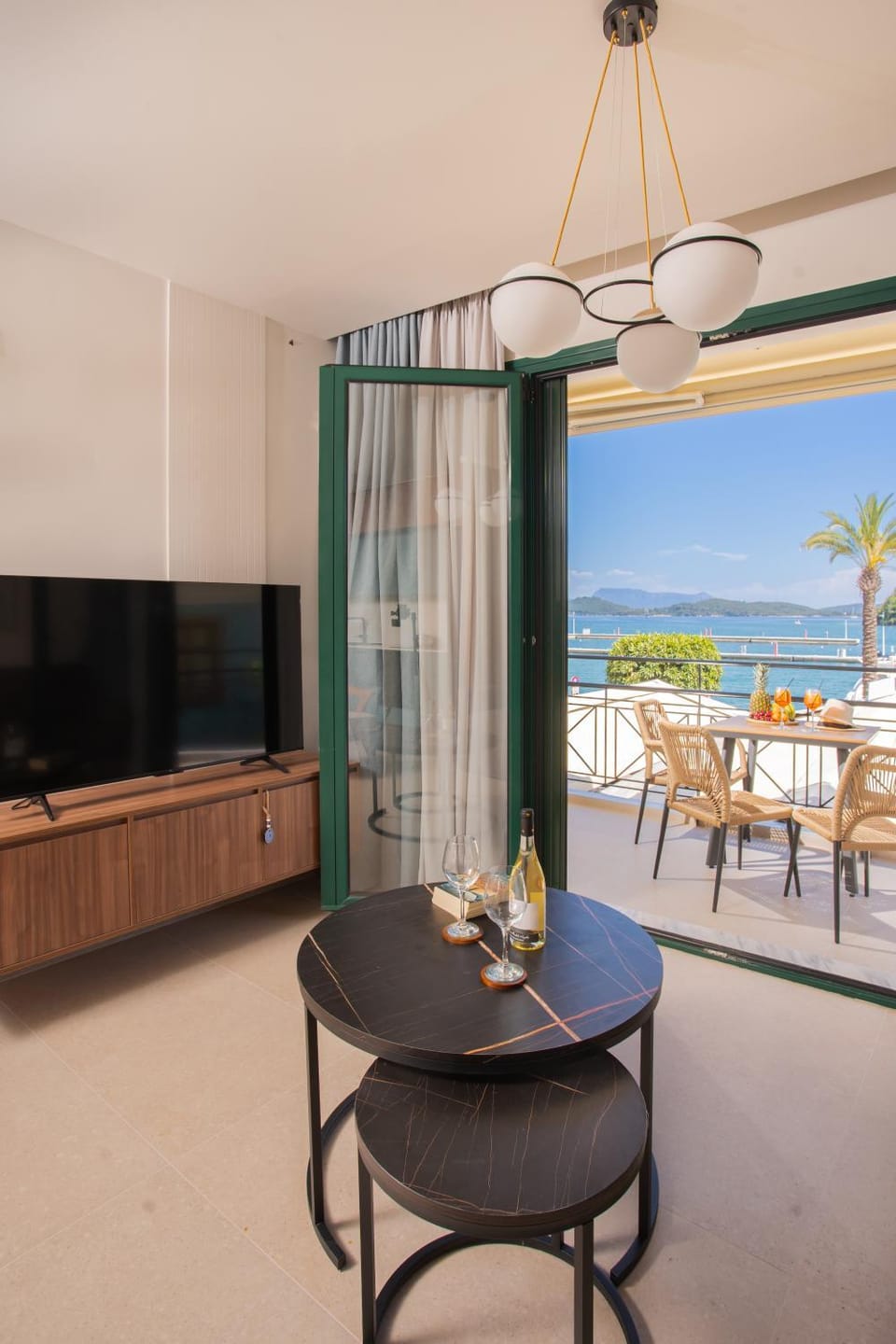 TV and multimedia, Seating area, Sea view