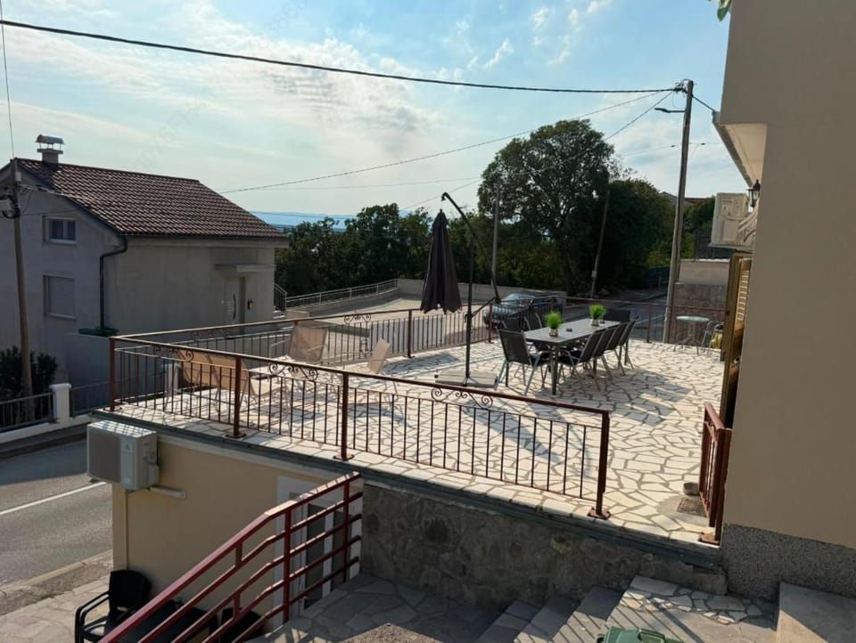 Neighbourhood, Street view, Parking