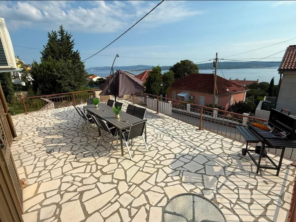 View (from property/room), Balcony/Terrace, Seating area, Sea view, sunbed